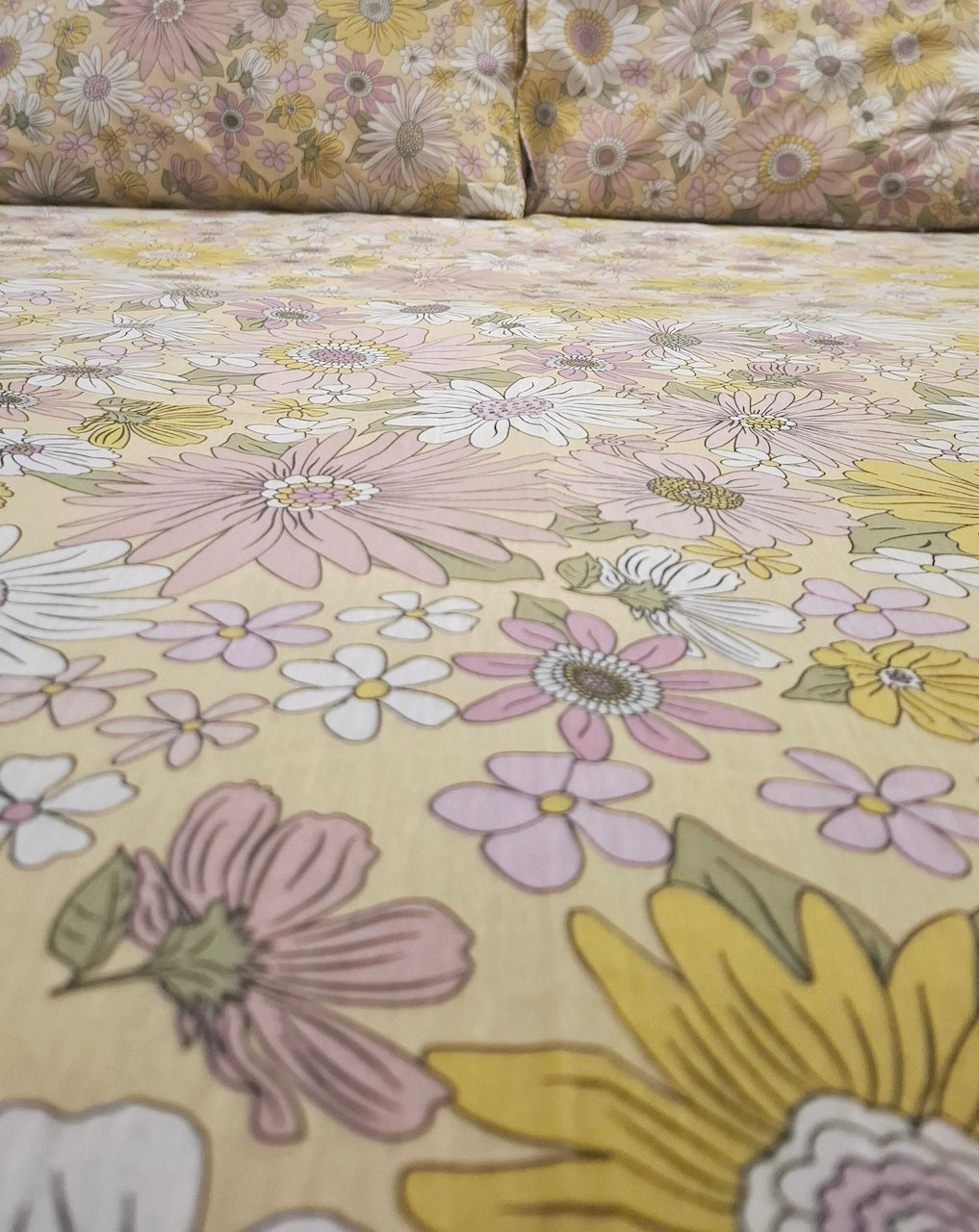 Vintage italian floral bedsheet